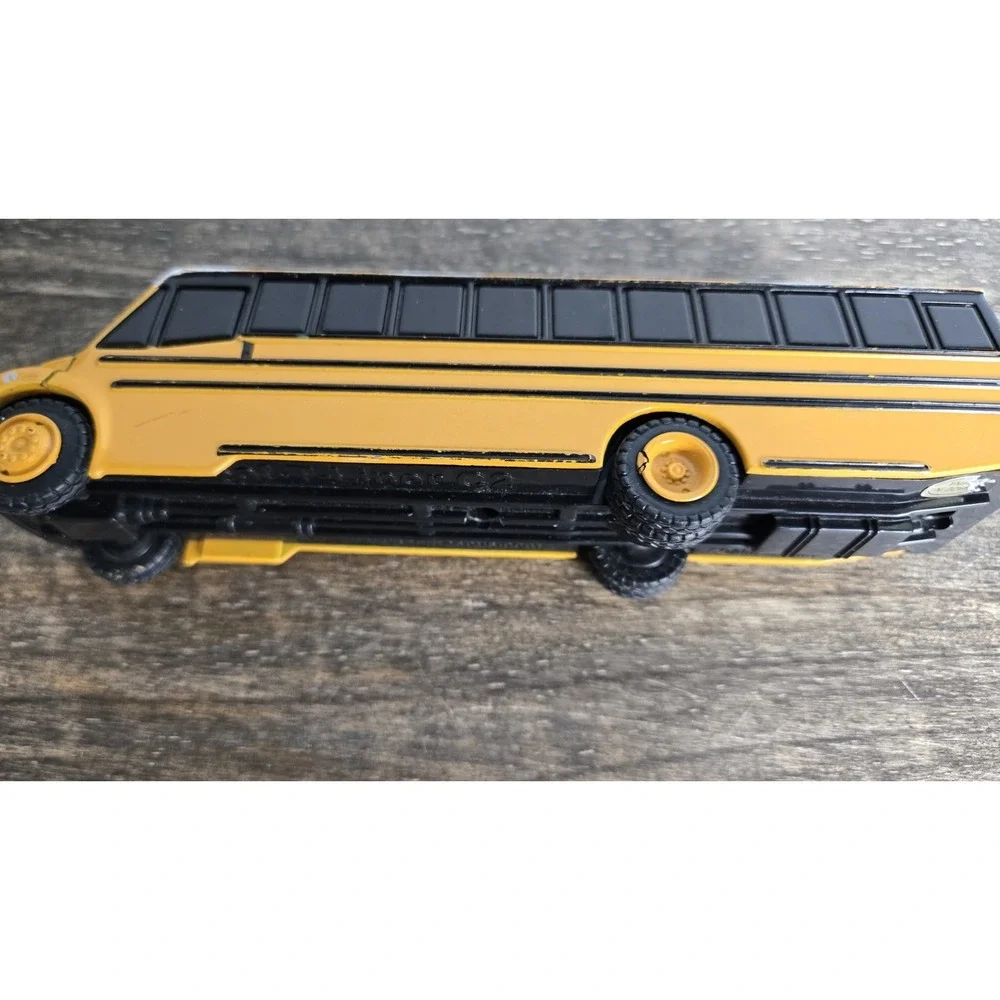 Thomas Built Buses Saf-T-Liner C2 School Bus Model Toy Yellow Black White